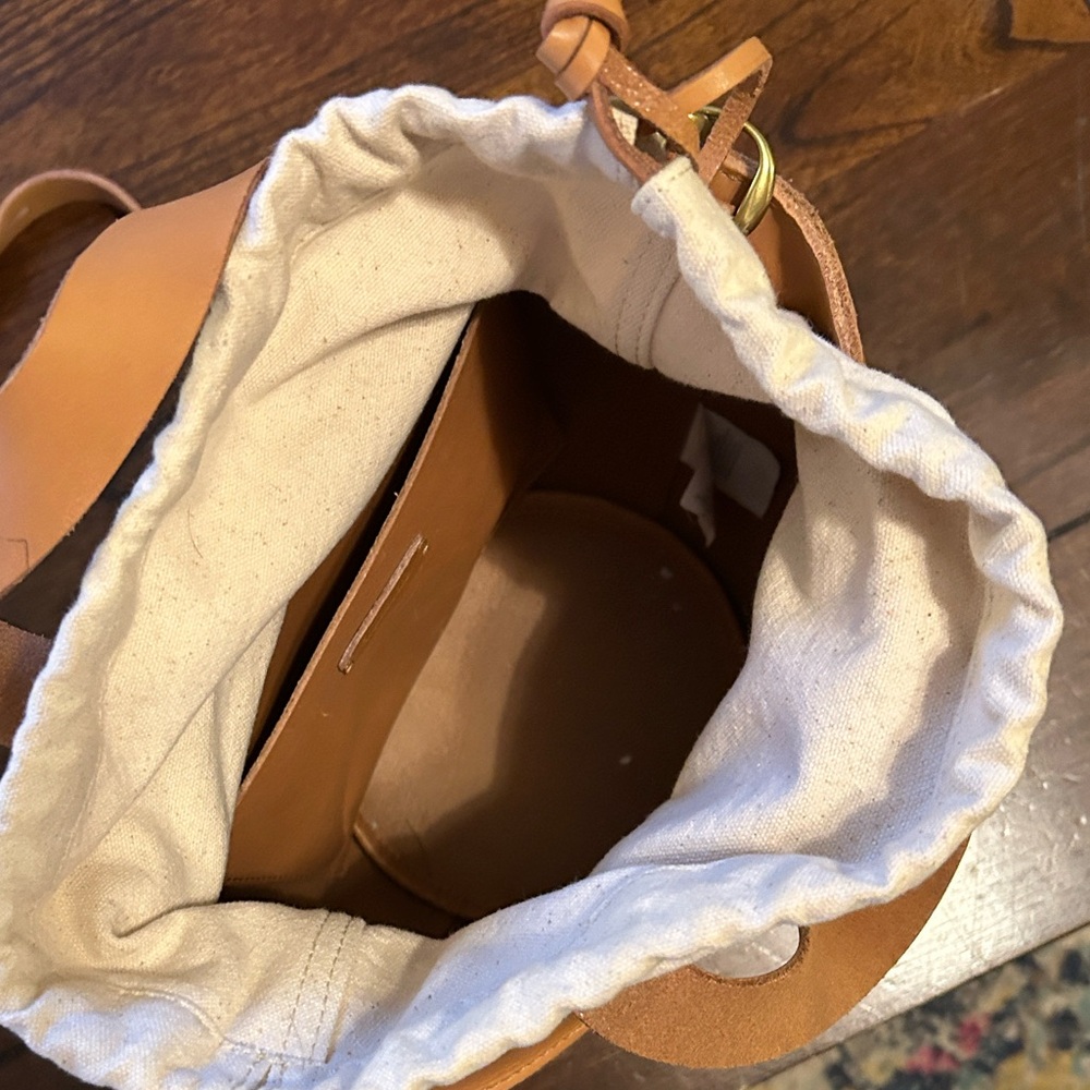 Madewell Two-Tone Leather Bucket Bag - Picture 2 of 5